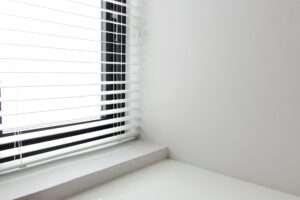 How to Clean Blinds Quickly Bright minimalist interior with white window blinds and smooth wall, perfect for modern design.