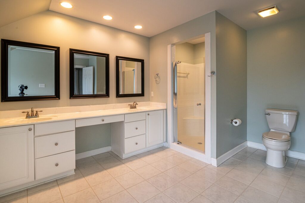 How to Create a Bathroom Cleaning Routine How to Create a Bathroom Cleaning Routine